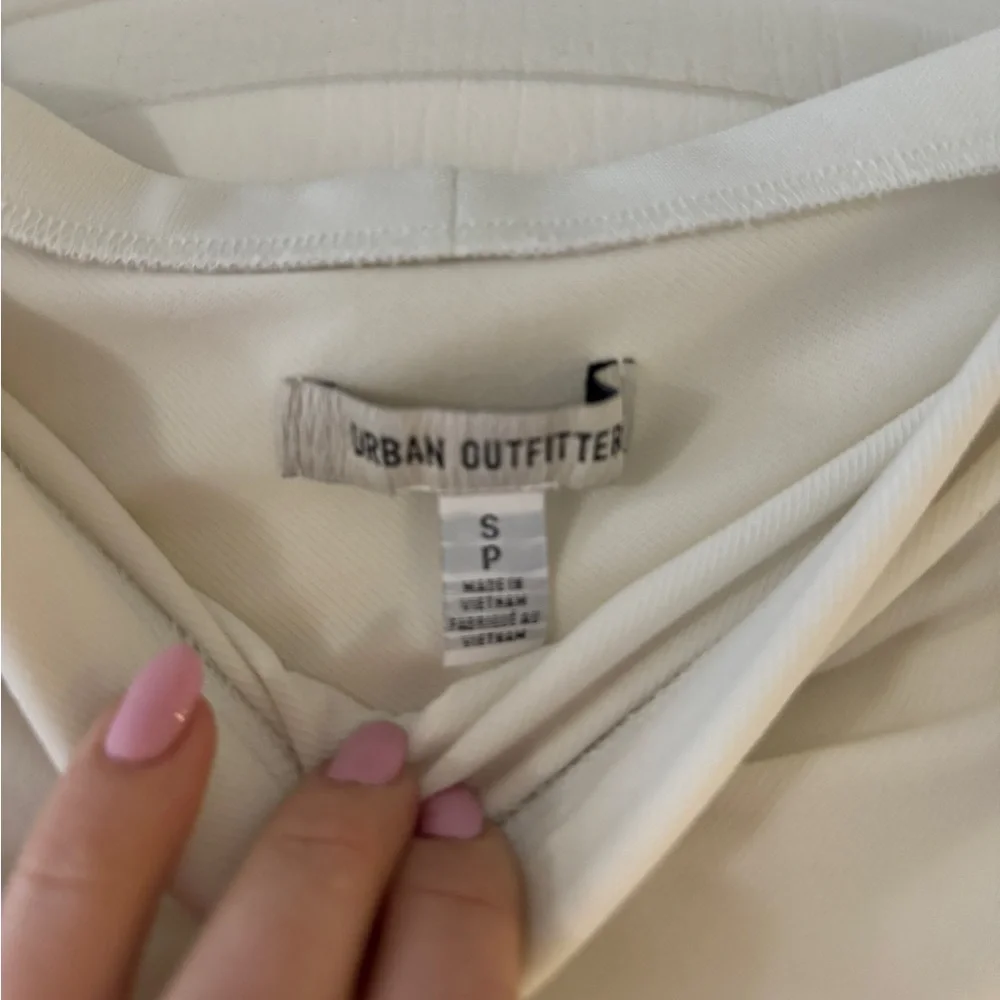 URBAN OUTFITTERS - Picture 3 of 3